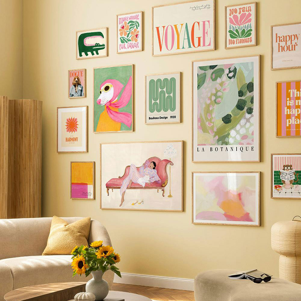 تابلوهای دکوراتیو در اتاق نشیمن مدرن