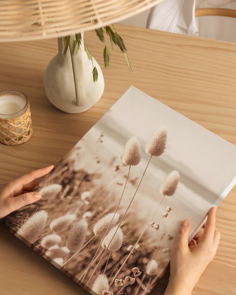 تابلو بوم از نمای نزدیک