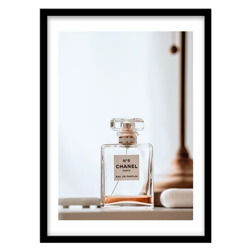 تابلو دکوراتیو مدل عکاسی عطر شنل کد 0251